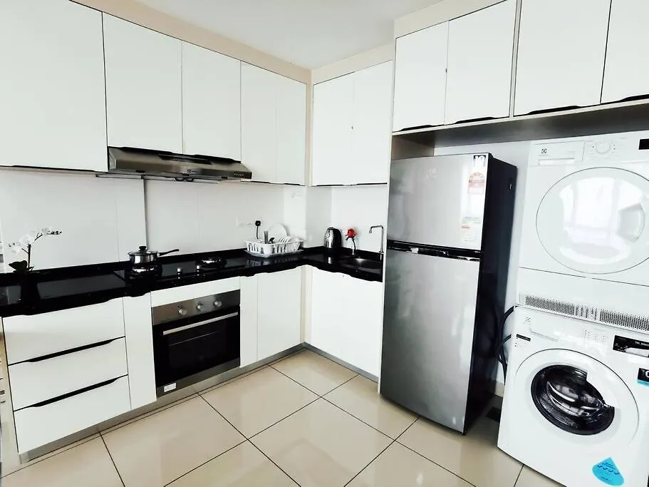 ●T11●2Pax●Studio●5Min●Queensbay●Pg Bridge View● بيان ليباس 0*,
